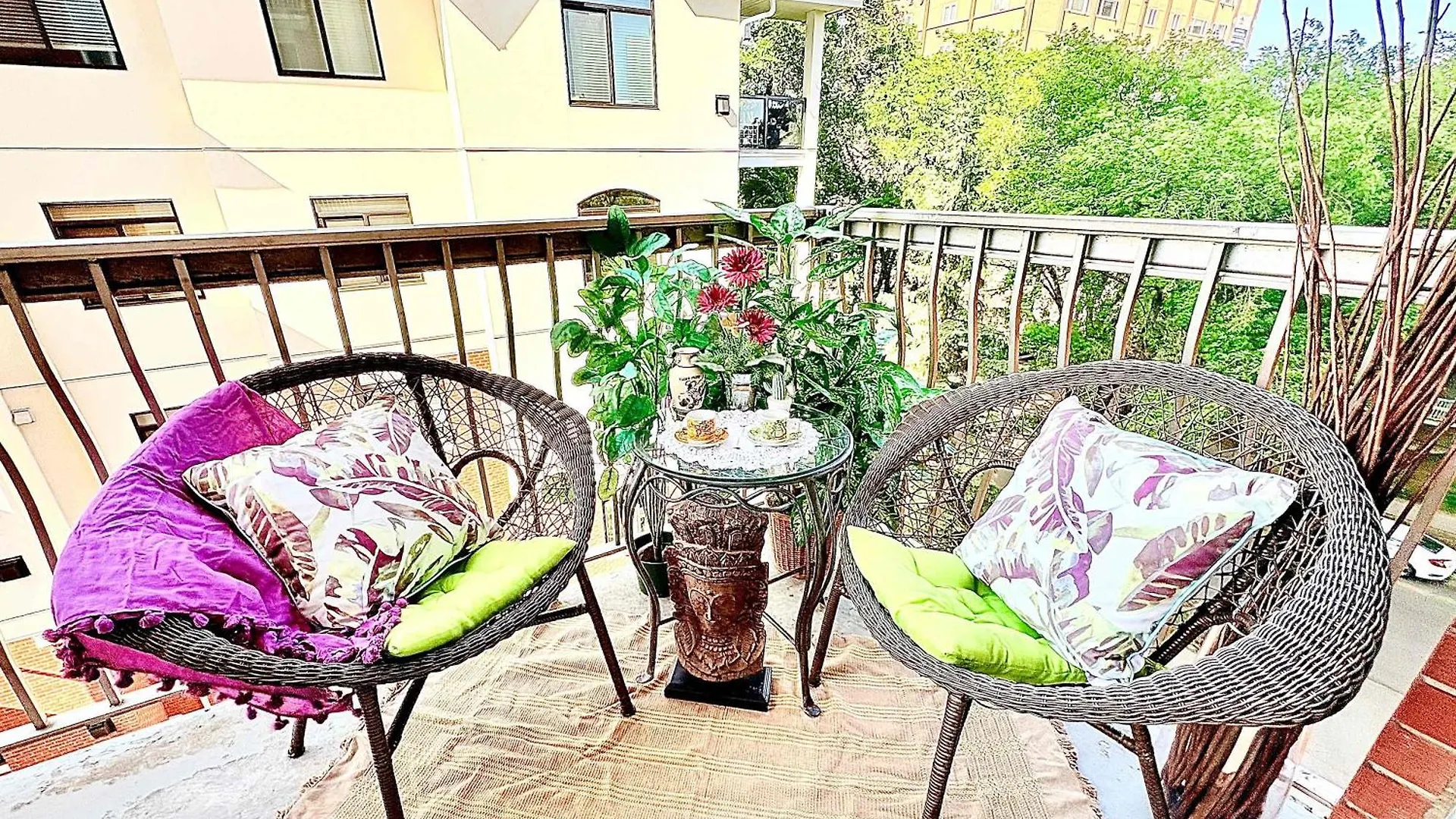 Stylish Downtown Condo Nr Rogers Place L Full Kitchen, Balcony, Pool & Gym Edmonton Dom wakacyjny