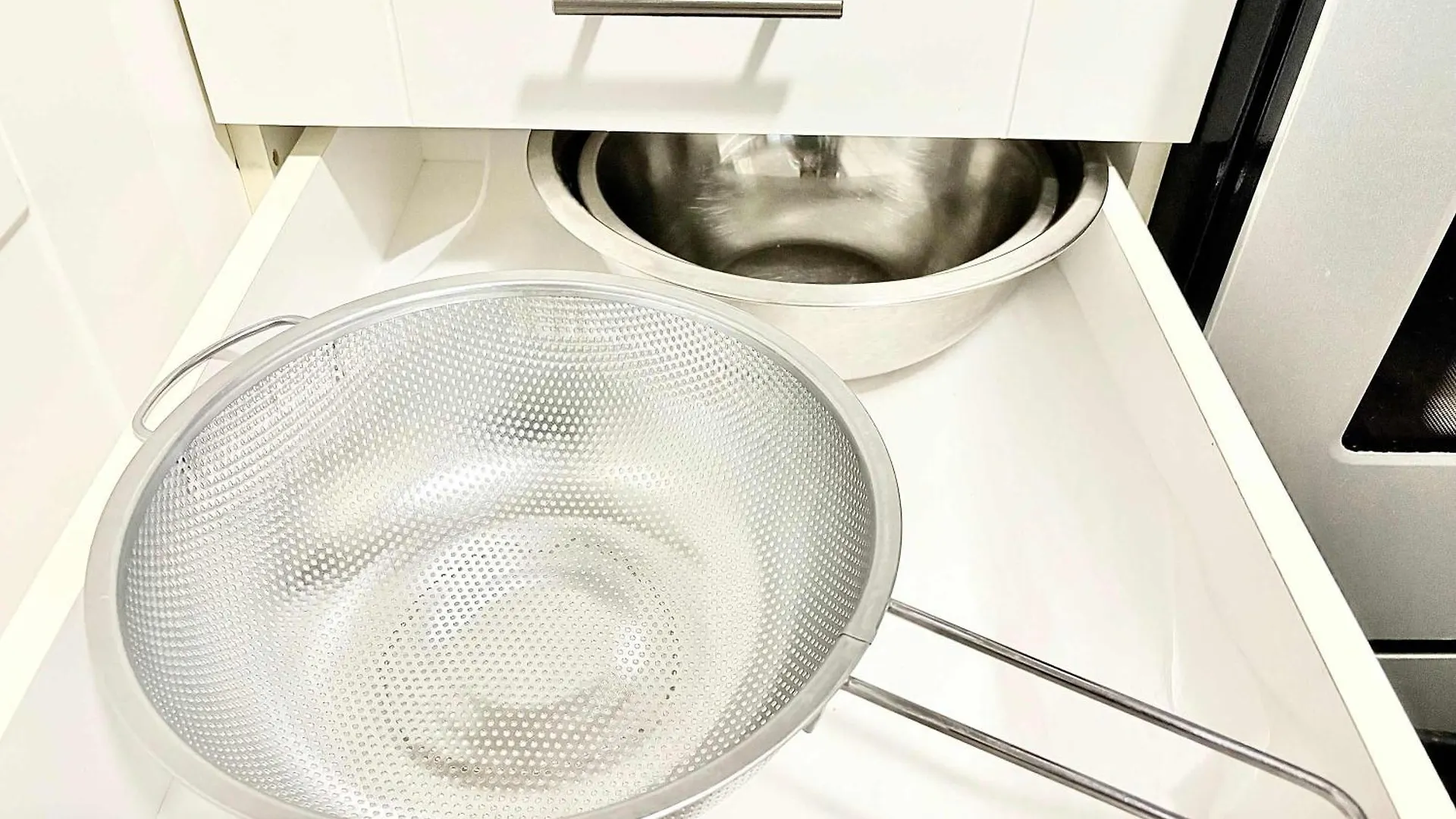 Dom wakacyjny Stylish Downtown Condo Nr Rogers Place L Full Kitchen, Balcony, Pool & Gym Edmonton