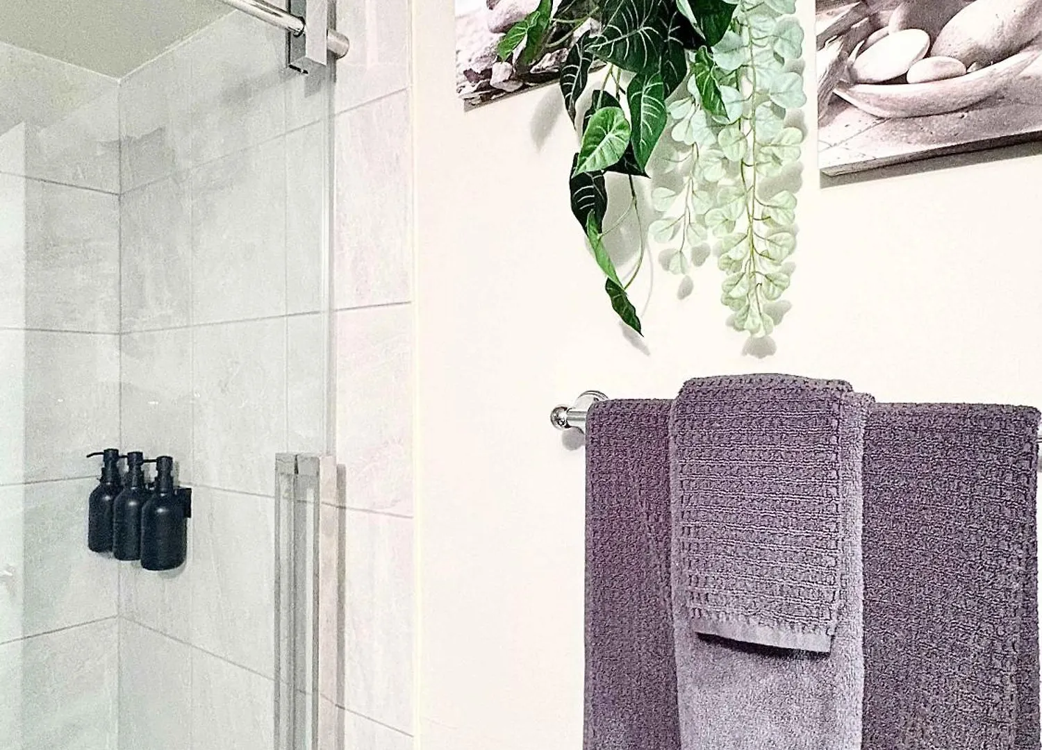 Dom wakacyjny Stylish Downtown Condo Nr Rogers Place L Full Kitchen, Balcony, Pool & Gym Edmonton Kanada