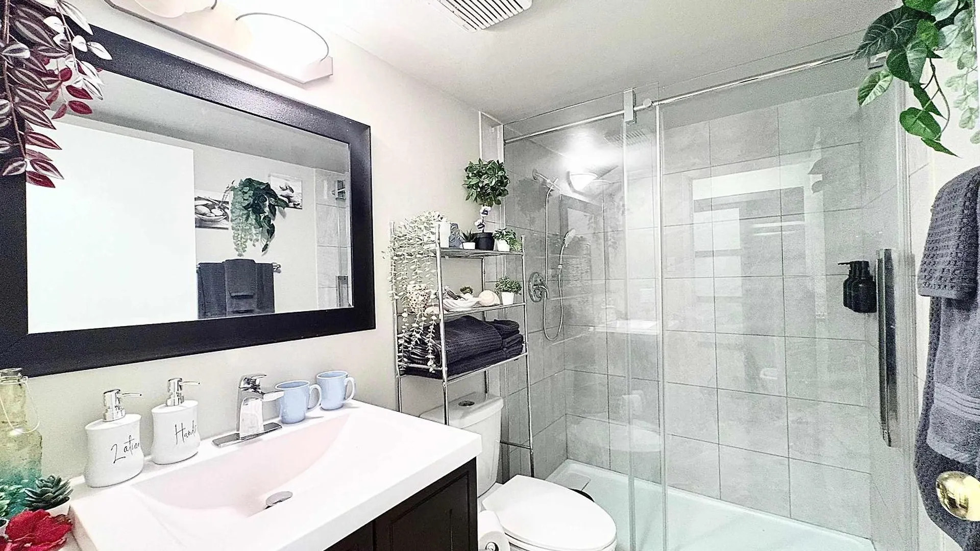Stylish Downtown Condo Nr Rogers Place L Full Kitchen, Balcony, Pool & Gym Edmonton 0*,