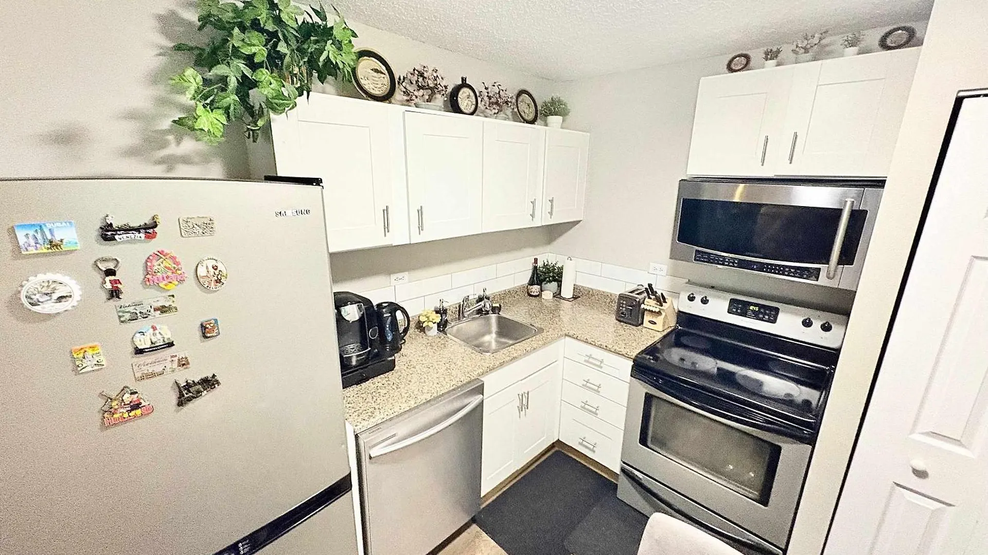 Stylish Downtown Condo Nr Rogers Place L Full Kitchen, Balcony, Pool & Gym Edmonton Dom wakacyjny