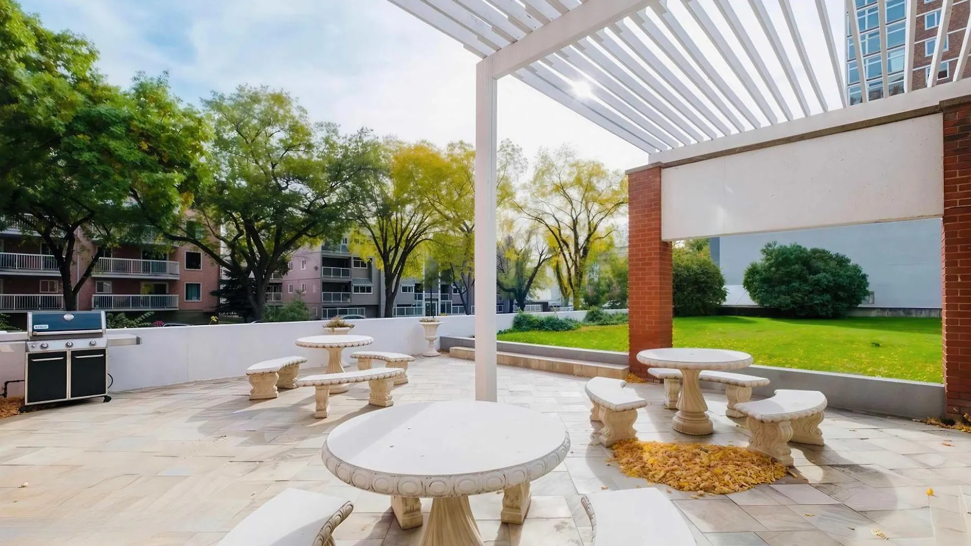 Stylish Downtown Condo Nr Rogers Place L Full Kitchen, Balcony, Pool & Gym Edmonton